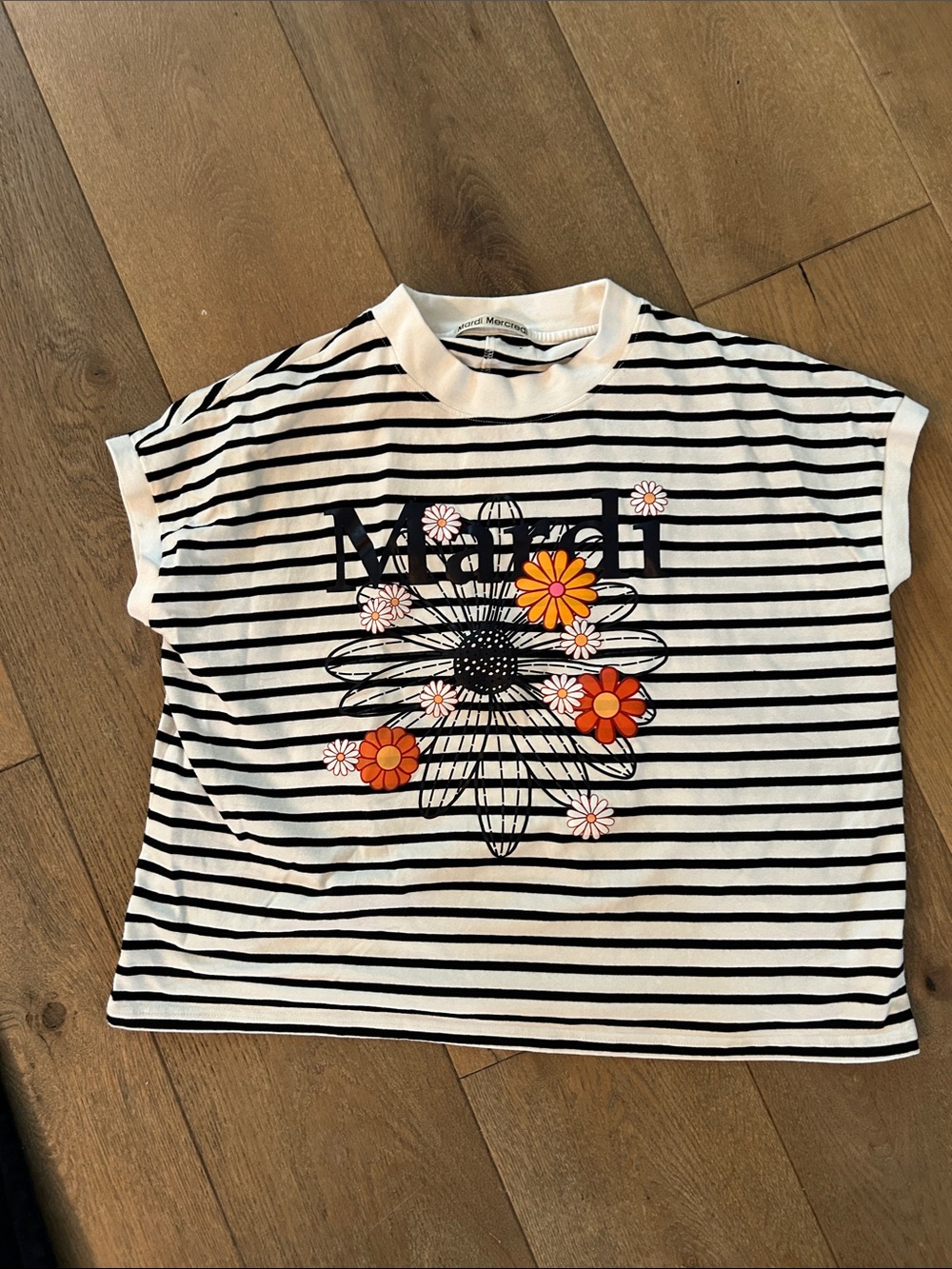Mardi Mercredi Striped Short Sleeve Tee with Floral Graphic in White & Black